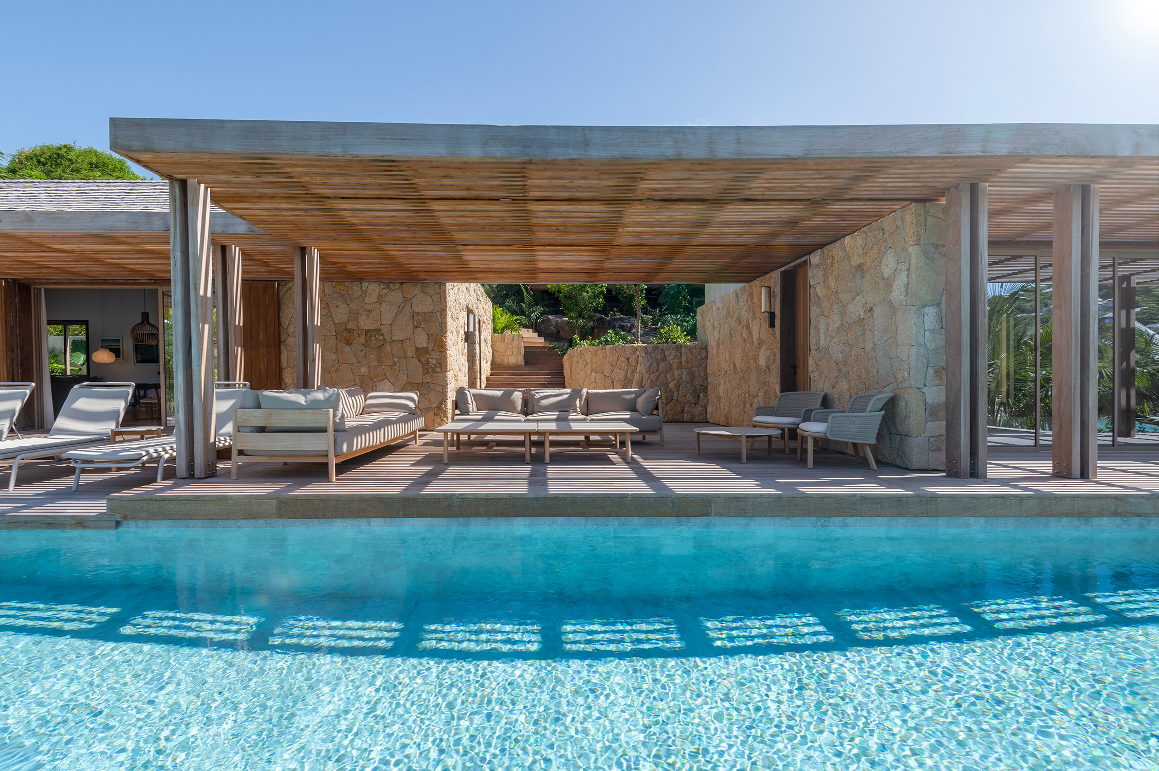 Villa Linda – Luxury 5-Bedroom Seafront Villa in Marigot St Barts