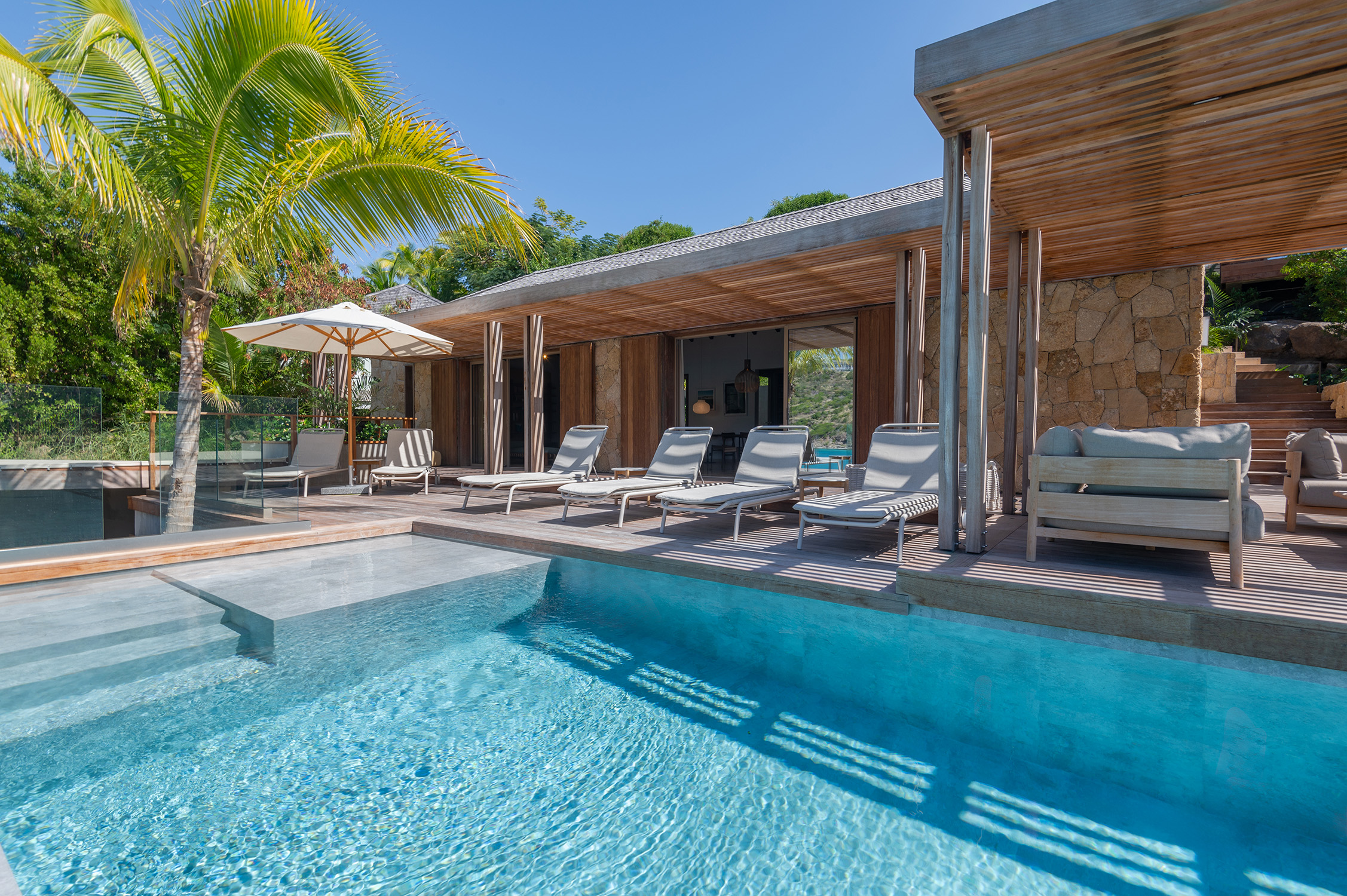 Villa Linda – Luxury 5-Bedroom Seafront Villa in Marigot St Barts