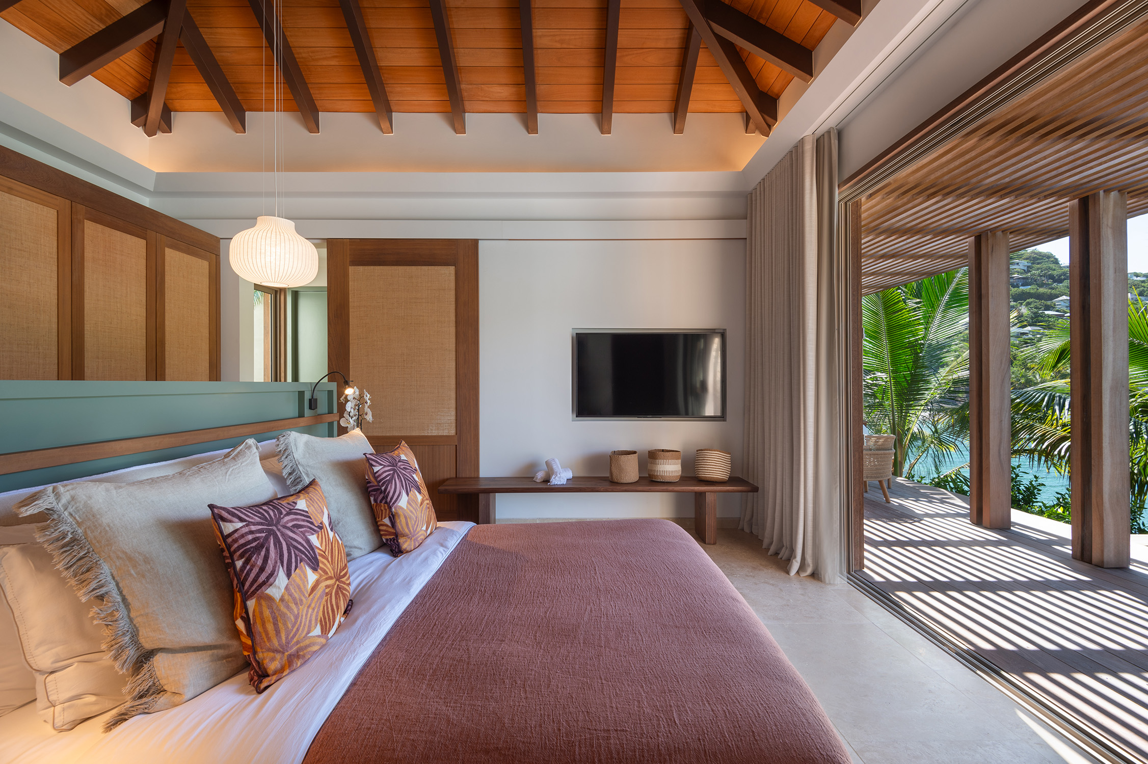 Villa Linda – Luxury 5-Bedroom Seafront Villa in Marigot St Barts