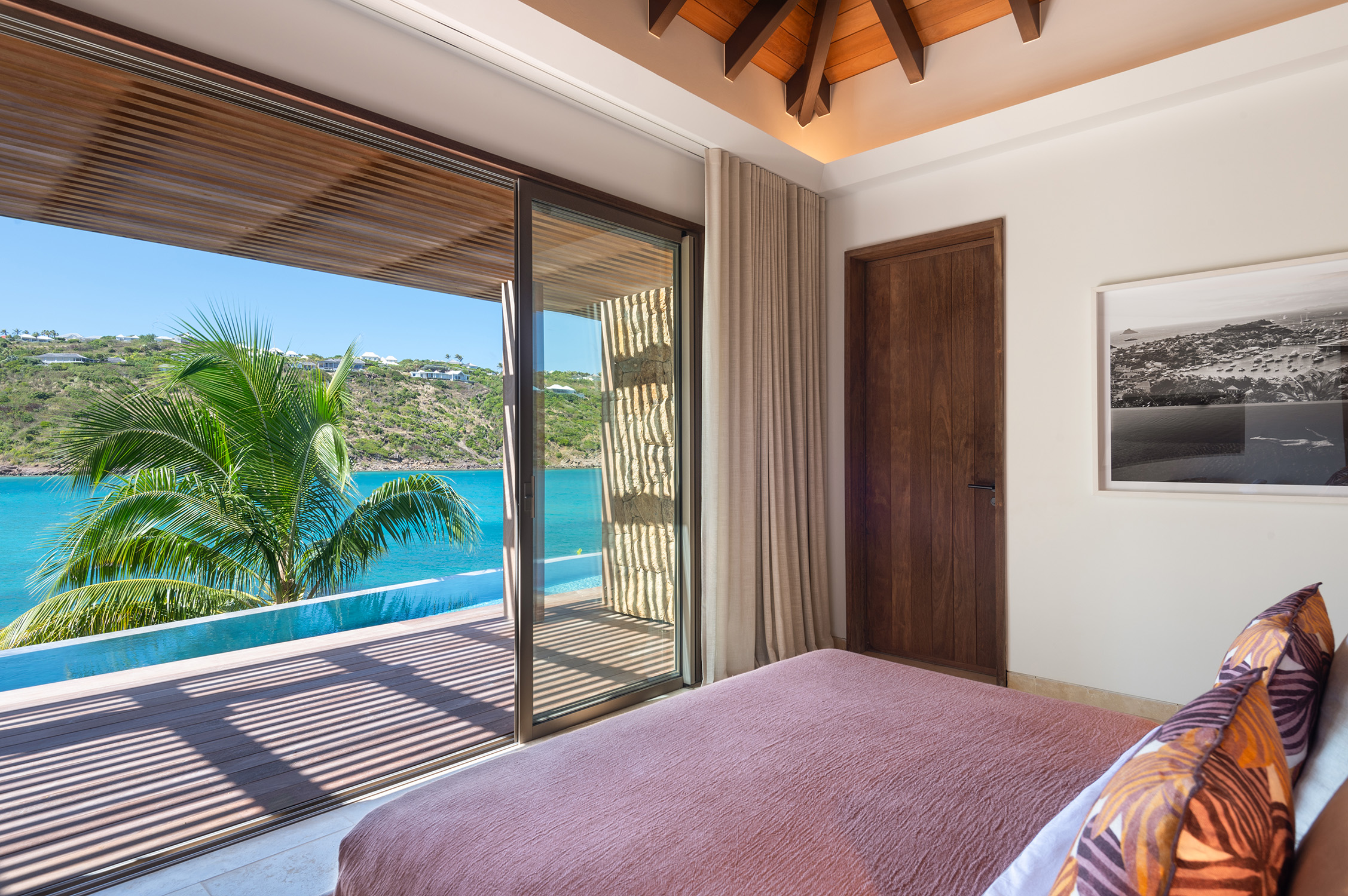 Villa Linda – Luxury 5-Bedroom Seafront Villa in Marigot St Barts