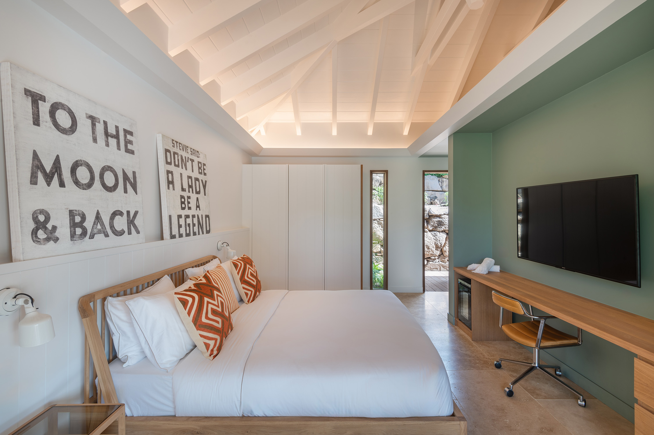 Villa Linda – Luxury 5-Bedroom Seafront Villa in Marigot St Barts