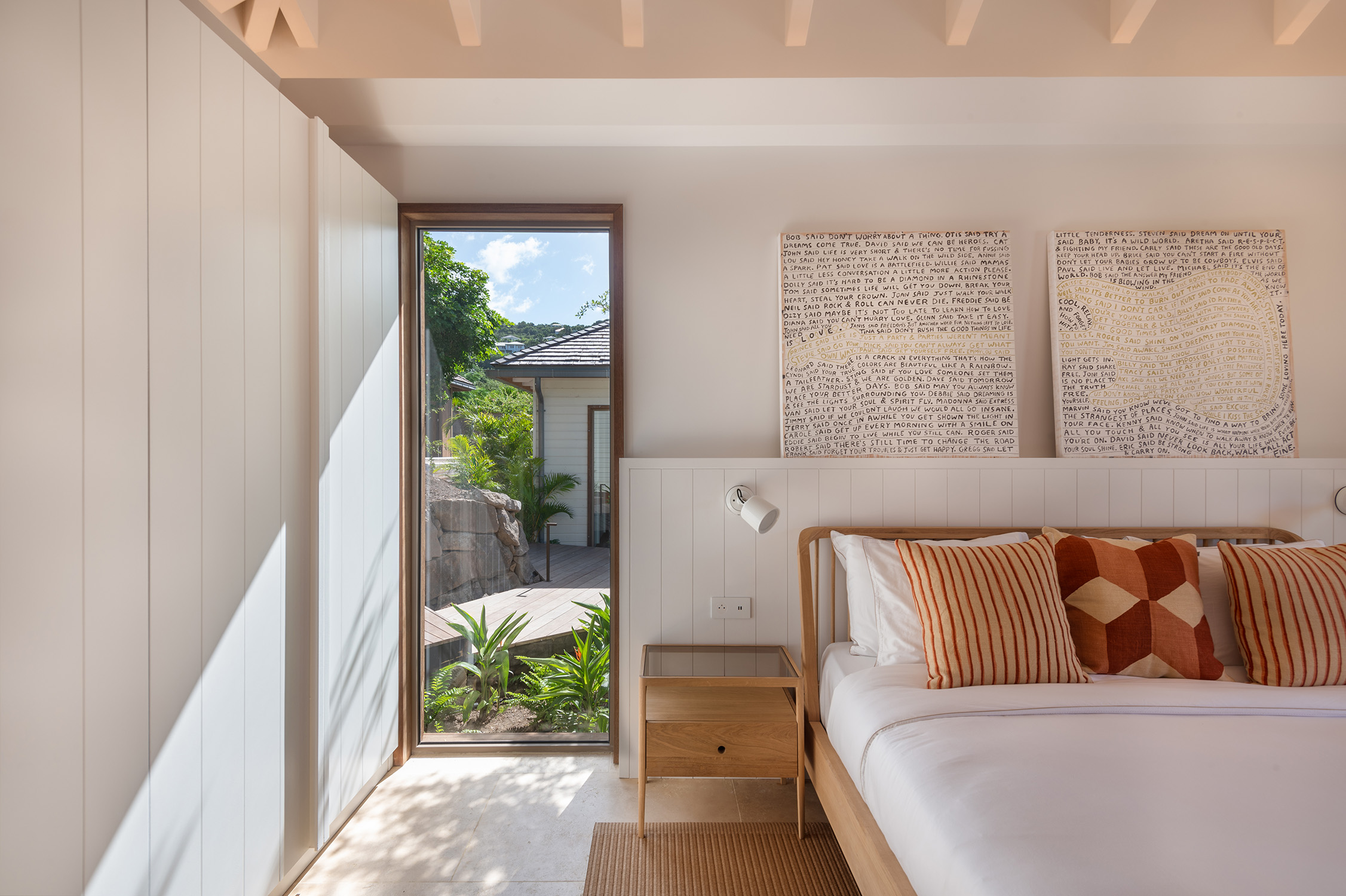 Villa Linda – Luxury 5-Bedroom Seafront Villa in Marigot St Barts