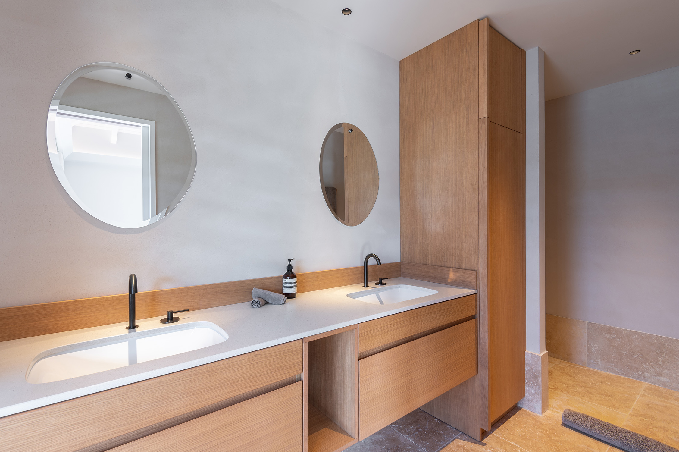 Villa Linda – Luxury 5-Bedroom Seafront Villa in Marigot St Barts