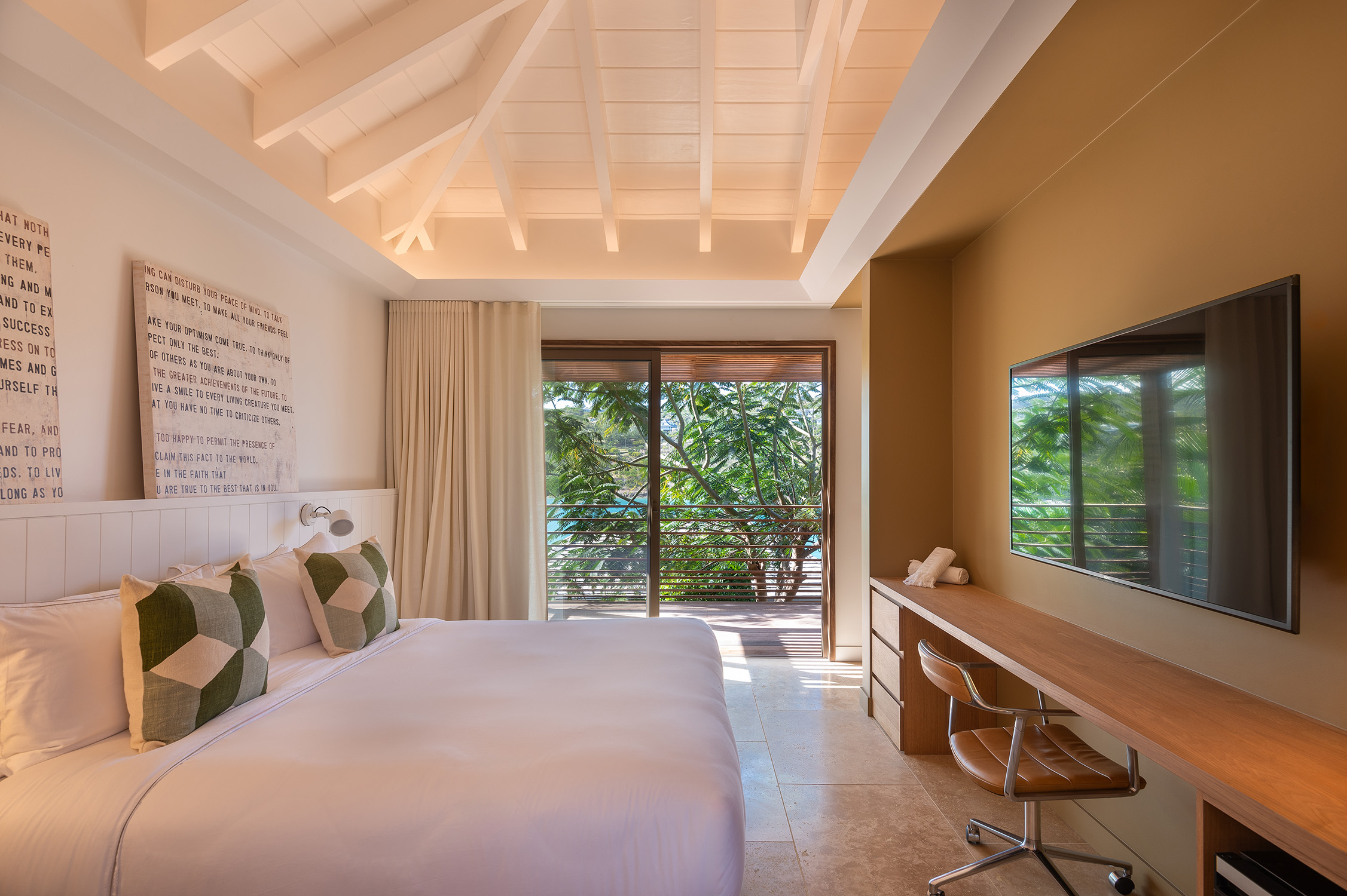 Villa Linda – Luxury 5-Bedroom Seafront Villa in Marigot St Barts